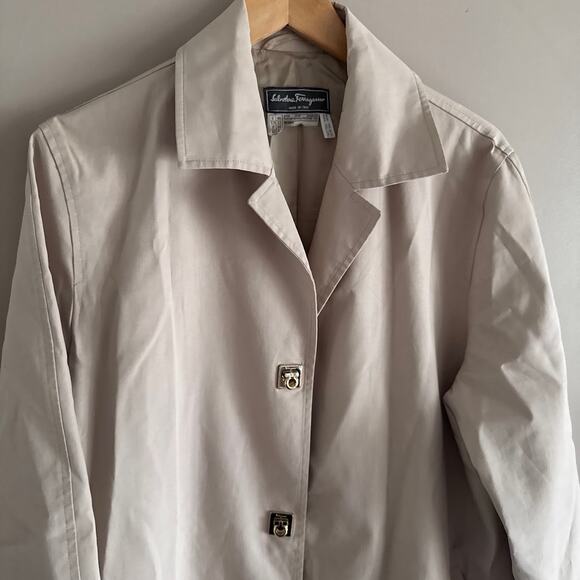 Salvatore Ferragamo Vtg Beige Single Breasted Trench Coat Gancio Buttons Size 12 - Picture 4 of 10